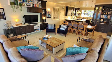 GMH: Luxurious home with braai, fast WiFi, Netflix, pool